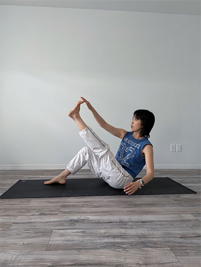 yoga_1078_02_rev.jpg